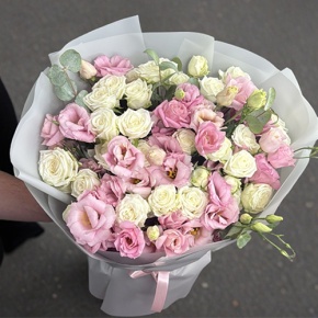 Букет "Мэрилин" из эустом и кустовых пионовидных роз в Голицыно