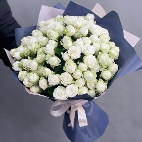 Букет из 25 кустовых пионовидных белых роз (60 см) в Голицыно