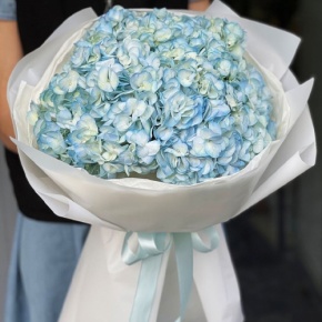 Букет из 5 голубых гортензий в Голицыно