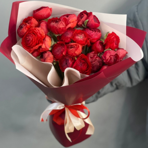 Букет из 21 красного ранункулюса в Голицыно