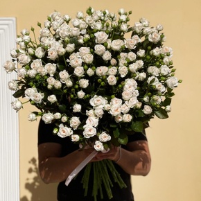 Букет из 27 кустовых роз (80 см) в Голицыно