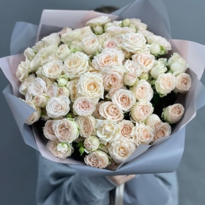 Букет "Кремовый микс" из 25 кустовых роз (50 см) в Голицыно