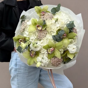 Букет "Эдем" из гортензии, орхидей, эустом, эвкалипта и озатамнуса в Голицыно