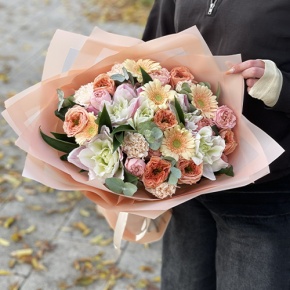 Букет "Лиссабон" из пионовидных роз, поновидных лилий и гербер  в Голицыно