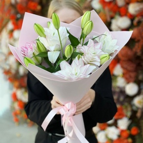 Букет из 3 пионовидных лилий в Голицыно