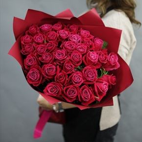 Букет из 35 малиновых роз Шангрила (50 см) в Голицыно