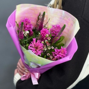 Букет "Вспышка" из гиацинтов, хамелациума и вероники в Голицыно