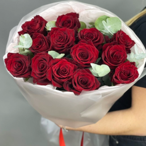 Букет из 13 роз Эквадор Эксплорер (60 см) в Голицыно