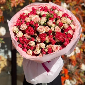Букет из 35 кустовых роз микс (50 см) в Голицыно