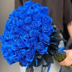 Букет из 51 синей розы Эквадор под ленту (70 см) в Голицыно