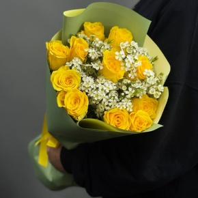 Букет "Нотка счастья" из лимонных роз и хамелациума (40 см) в Голицыно