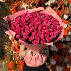 Букет "Необыкновенная" из 101 малиновой розы (60 см) в Голицыно