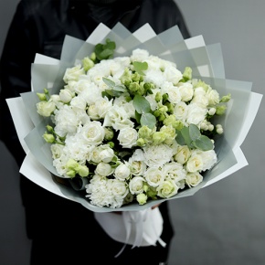 Букет "Маскарпоне" из роз, диантусов, эустом и гиперикума в Голицыно