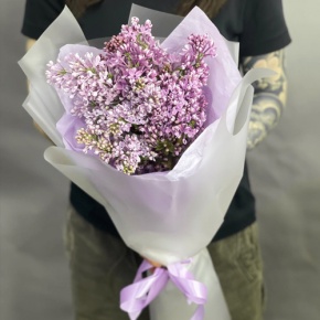 Букет из 9 веток ароматной сирени в Голицыно