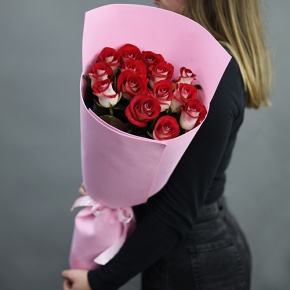 Букет "Ты прекрасна" из 15 рубиновых роз (60 см) в Голицыно