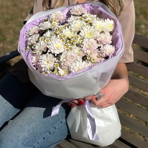 Букет "Нежный взгляд" из кустовых хризантем и ромашек в Голицыно
