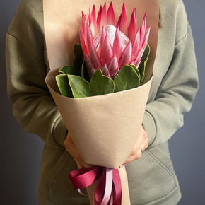 Букет из протеи в крафте в Голицыно