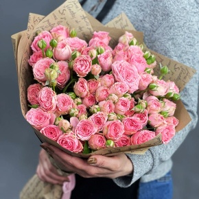 Букет "Неаполь" из 15 кустовых роз (50 см) в Голицыно