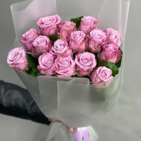 Монобукет из 15 малиновых роз Меритим (50 см) в Голицыно