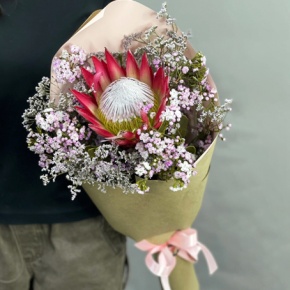 Букет из хамелациума, лимонниума и протеи в Голицыно