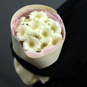 Букет из 13 белых гербер в Голицыно