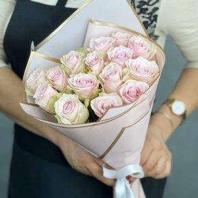 Букет из 15 пудровых роз Кения (40 см) в Голицыно