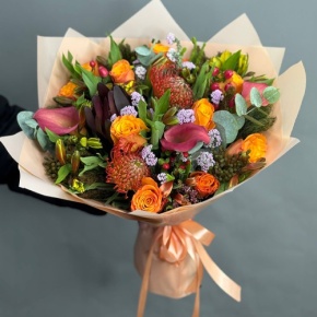 Букет "Даниэлла" из калл, роз, гиперикума, сафари, капса и лейко в Голицыно
