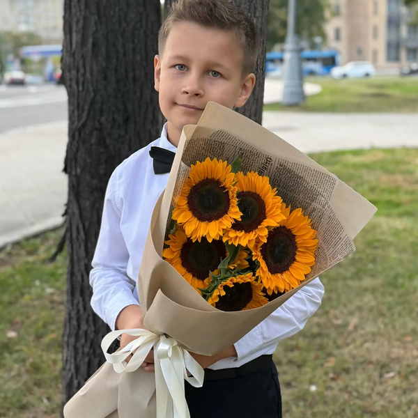 Букет из 5 подсолнухов в Голицыно