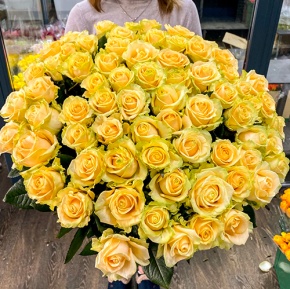 75 роз Аваланж (70 см) в Голицыно