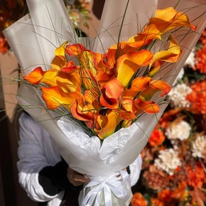 Монобукет из 21 оранжевой каллы в Голицыно