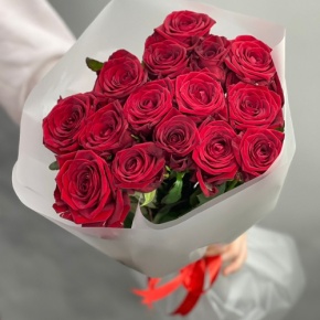 Букетик из 15 красных роз (60 см) в Голицыно