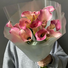 Букет из 13 нежных калл в Голицыно