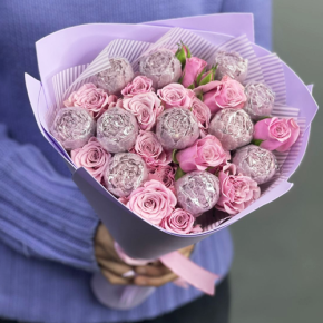 Букет из шоколадных пионов и кустовых роз в Голицыно