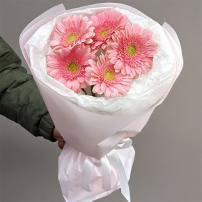 Букет из 5 розовых гербер мини в Голицыно