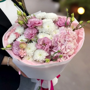 Букет "Табу" из хризантемы, Голландской гортензии и эустомы в Голицыно