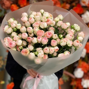 Букет из 35 нежных кустовых роз (40 см) в Голицыно