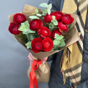 Букет из 11 ранункулюсов и эвкалипта в Голицыно