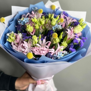 Букет "Загадка вечности" из гиацинтов, нерине, тюльпанов и оксипеталума в Голицыно