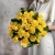 Букет из 25 лимонных роз с рускусом (40 см) в Голицыно Букет из 25 лимонных роз с рускусом (40 см) в Голицыно