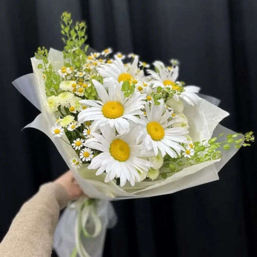 Полевой букет с ромашками и сантини  в Голицыно