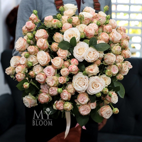 Букет 51 пионовидная роза Бомбастик (60 см) в Голицыно