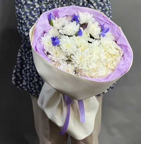Букет "Грация" из ирисов, гортензии и кустовых хризантем в Голицыно