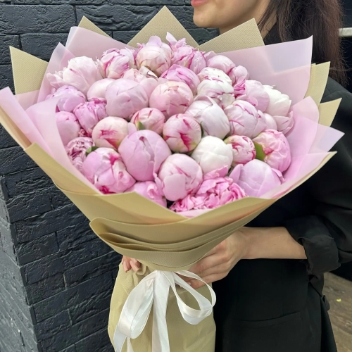 Букет из 35 розовых пионов Сара Бернар в Голицыно