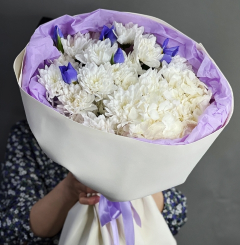 Букет "Грация" из ирисов, гортензии и кустовых хризантем в Голицыно