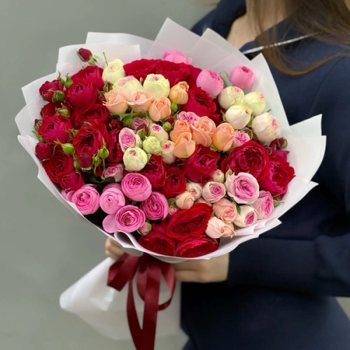 Букет из 15 разноцветных веток кустовых роз в Голицыно