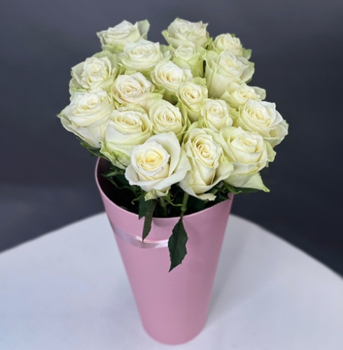 19 белых роз Кения в конусе в Голицыно